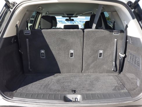 Used 2025 Nissan Pathfinder SV image 10