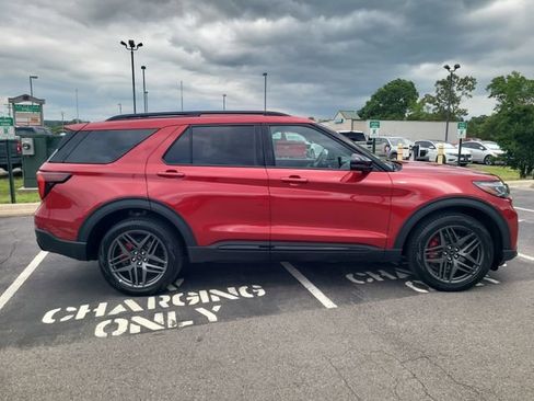 Certified 2025 Ford Explorer ST-Line w/ ST-Line Street Pack AWD/4WD image 4