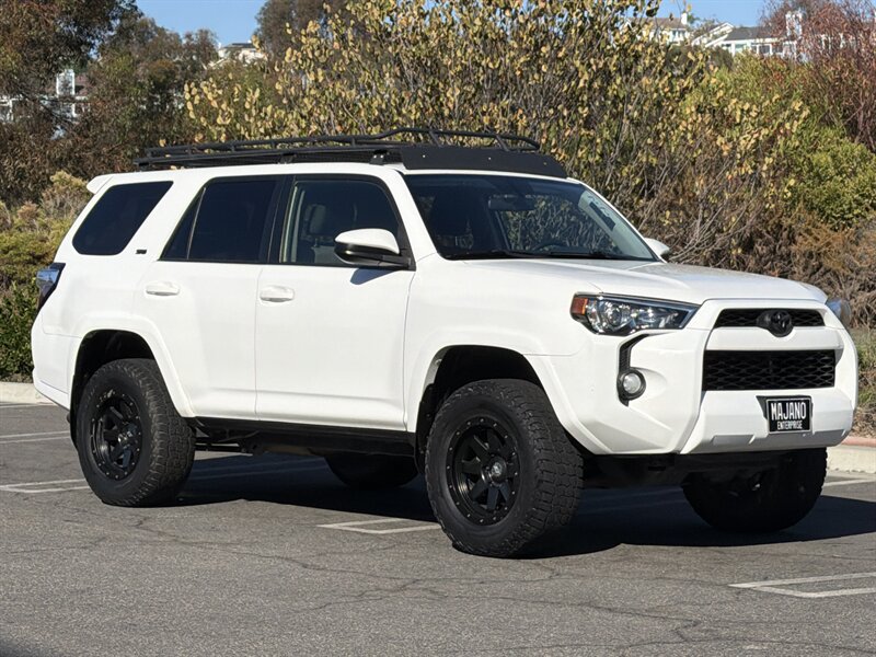 Used 2018 Toyota 4Runner SR5 AWD/4WD image 1