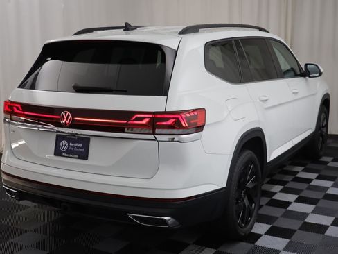 Certified 2024 Volkswagen Atlas SE w/ Black Wheel Package image 16