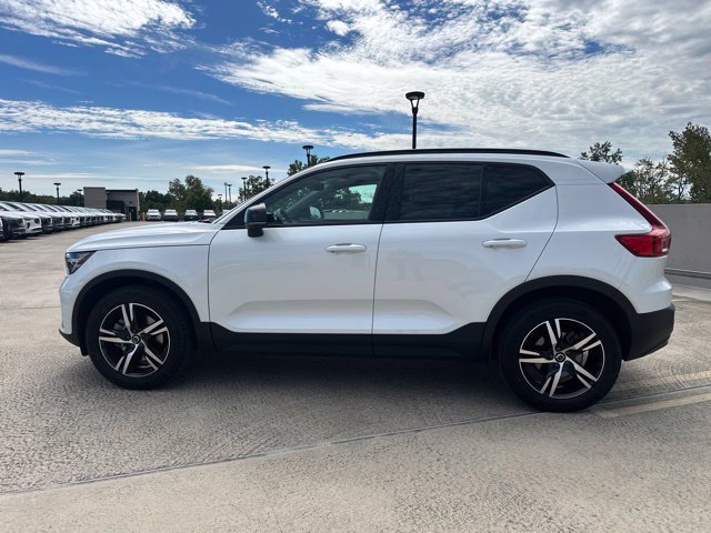 Certified 2024 Volvo XC40 B5 Core AWD/4WD image 5