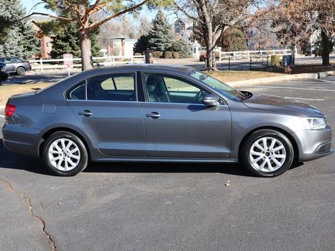 Used 2013 Volkswagen Jetta SE image 3