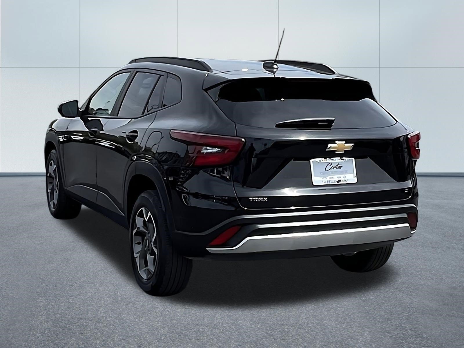 Used 2025 Chevrolet Trax LT FWD image 4