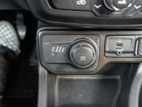 Used 2023 Jeep Renegade Latitude w/ Premium Group AWD/4WD image 27