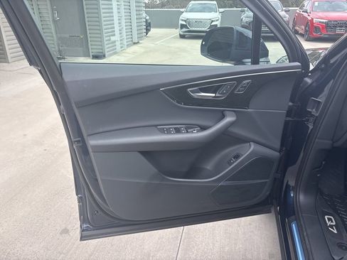 Used 2025 Audi Q7 2.0T Premium w/ Convenience Plus Package image 12