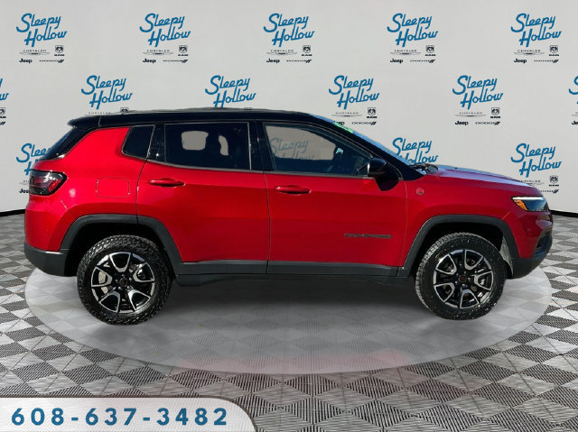 Used 2025 Jeep Compass Trailhawk w/ Trailhawk Elite Group AWD/4WD image 4