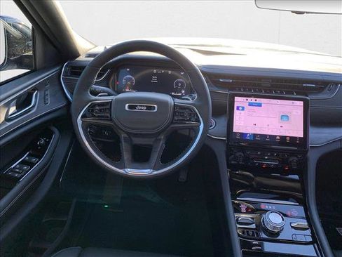 New 2025 Jeep Grand Cherokee L Overland w/ Luxury Tech Group IV image 23