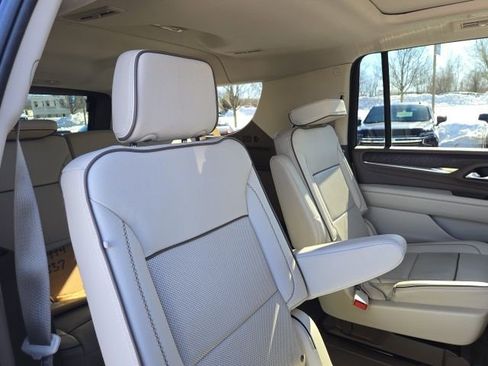Used 2023 GMC Yukon XL Denali w/ Advanced Technology Package image 22