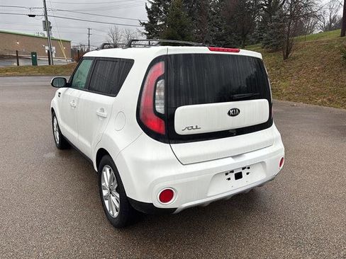 Used 2018 Kia Soul + image 2