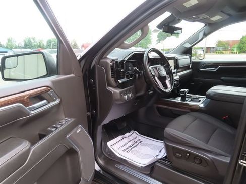 Used 2024 GMC Sierra 1500 Elevation w/ Preferred Package AWD/4WD image 17