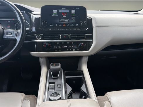 Used 2023 Nissan Pathfinder SL AWD/4WD image 8