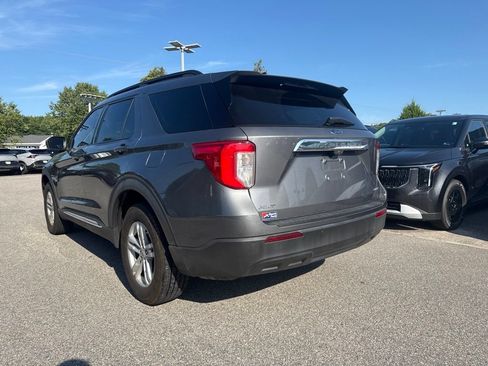 Used 2021 Ford Explorer XLT AWD/4WD image 3