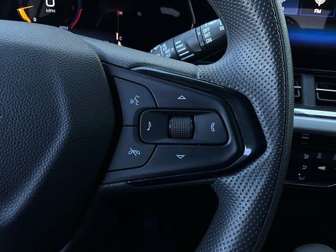 Used 2025 Chevrolet Trax LT image 32