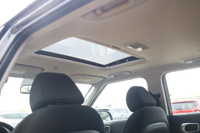 Used 2025 Hyundai Venue SEL FWD image 23