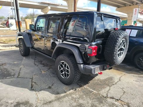 Used 2025 Jeep Wrangler Unlimited Rubicon w/ Convenience Group image 11