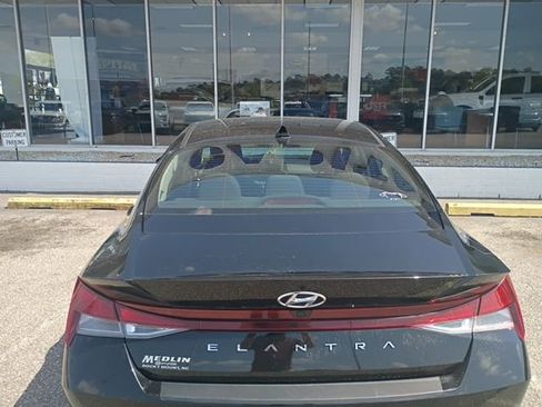 Used 2023 Hyundai Elantra SEL image 4