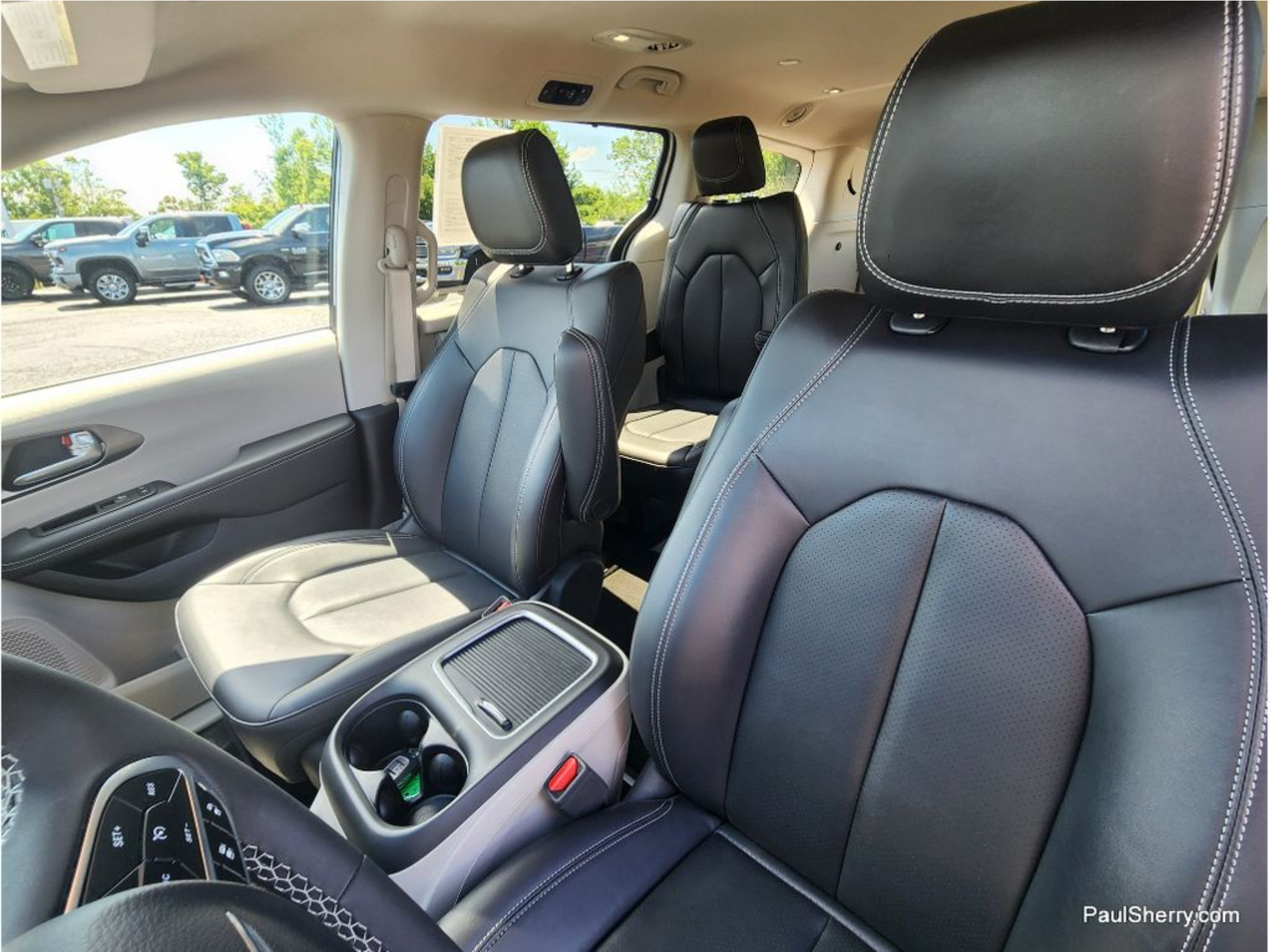 Used 2024 Chrysler Pacifica Touring-L FWD image 35