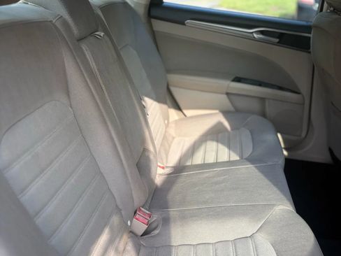 Used 2019 Ford Fusion SE image 32