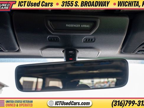 Used 2018 Jeep Wrangler Unlimited Sahara AWD/4WD image 16