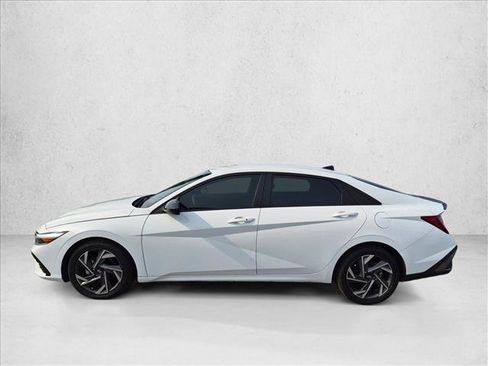 Certified 2025 Hyundai Elantra Sport FWD image 9