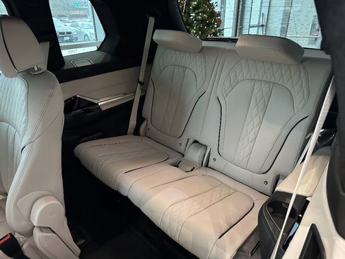New 2026 BMW X7 M60i image 14