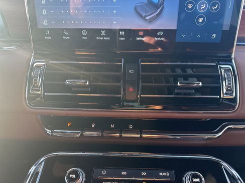 Used 2024 Lincoln Navigator Reserve image 26