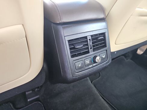 Used 2016 Toyota Avalon Limited w/ Toyota Safety Sense Package image 11