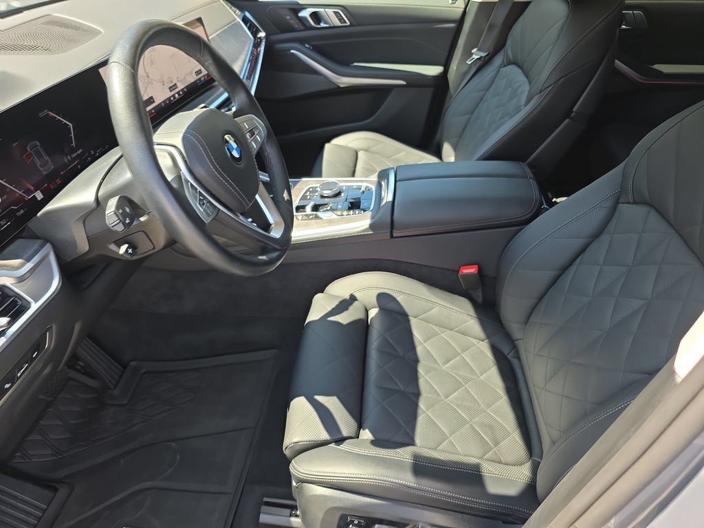 Used 2025 BMW X7 xDrive40i w/ Premium Package AWD/4WD image 8