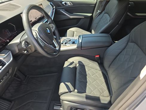Used 2025 BMW X7 xDrive40i w/ Premium Package AWD/4WD image 8