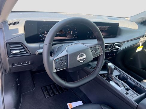 New 2026 Nissan Sentra SR FWD image 9