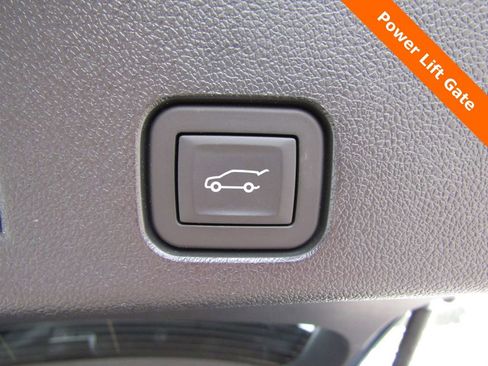 Used 2024 Chevrolet Traverse RS image 26