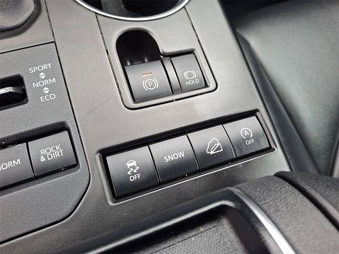 Used 2021 Toyota Highlander XLE image 29