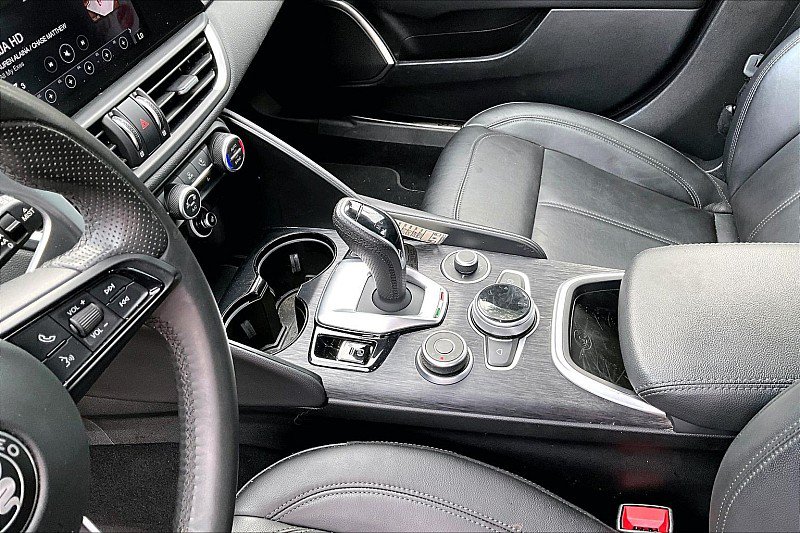 Used 2023 Alfa Romeo Giulia Sprint RWD image 11