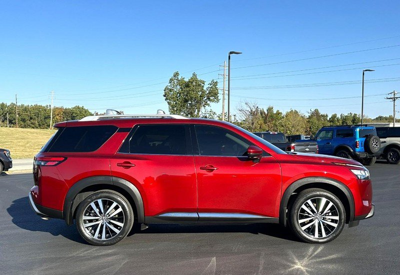 Used 2024 Nissan Pathfinder Platinum AWD/4WD image 2