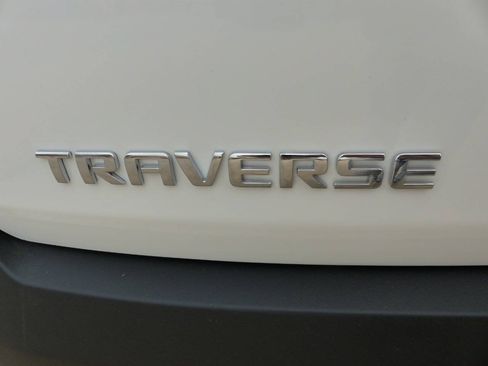 Used 2022 Chevrolet Traverse LS AWD/4WD image 9