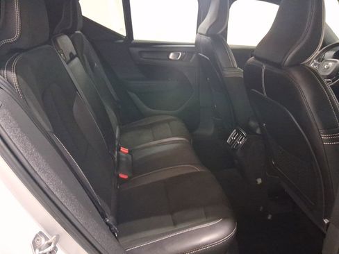 Used 2020 Volvo XC40 T5 R-Design w/ Protection Package Premier AWD/4WD image 17