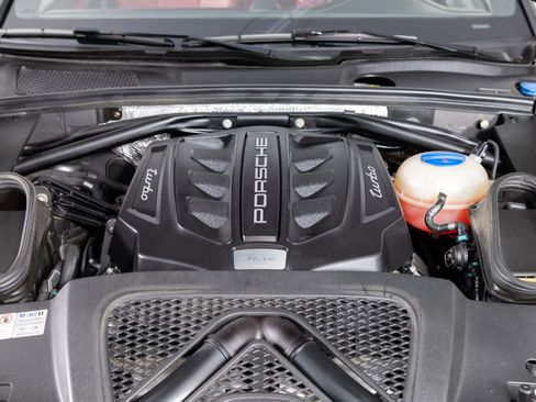 Used 2016 Porsche Macan Turbo image 41