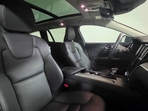 Used 2021 Volvo V60 T5 Cross Country w/ Climate Package image 12