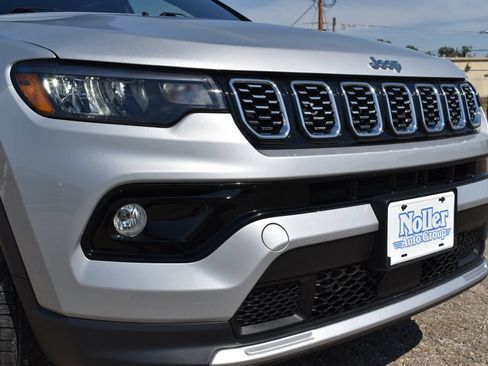 Used 2025 Jeep Compass Limited AWD/4WD image 6