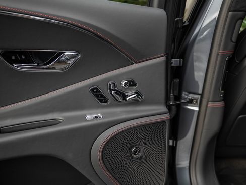 Used 2024 Bentley Flying Spur S V8 image 38