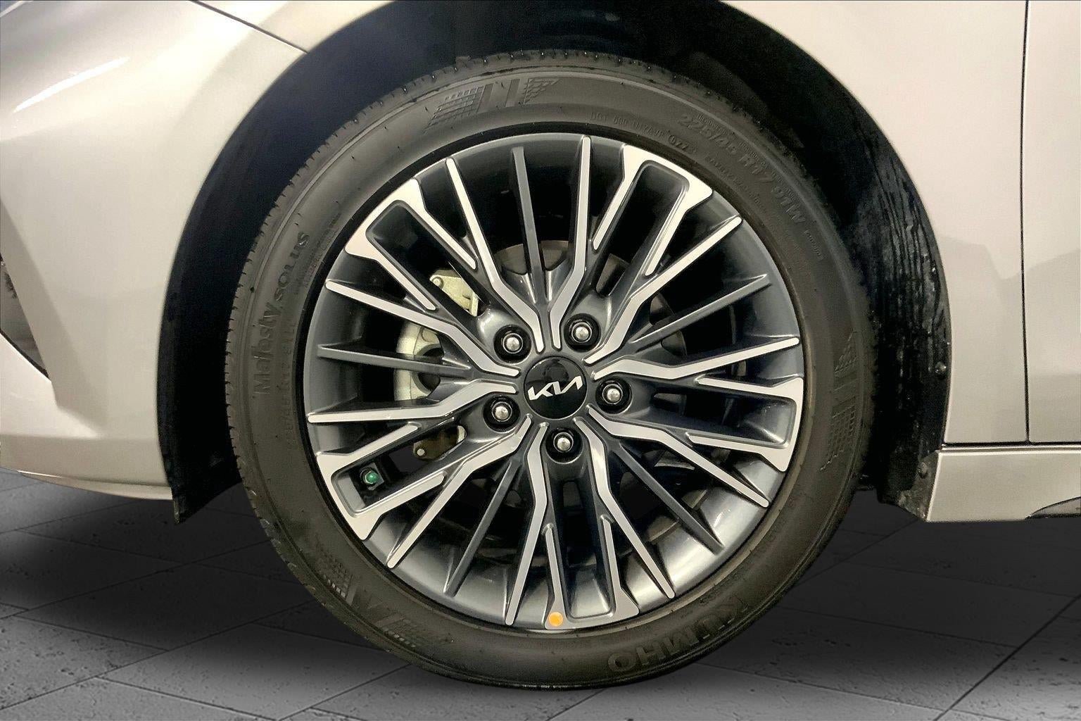 Used 2023 Kia Forte GT-Line FWD image 9
