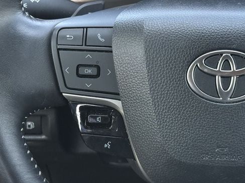 Used 2025 Toyota Camry SE FWD image 14