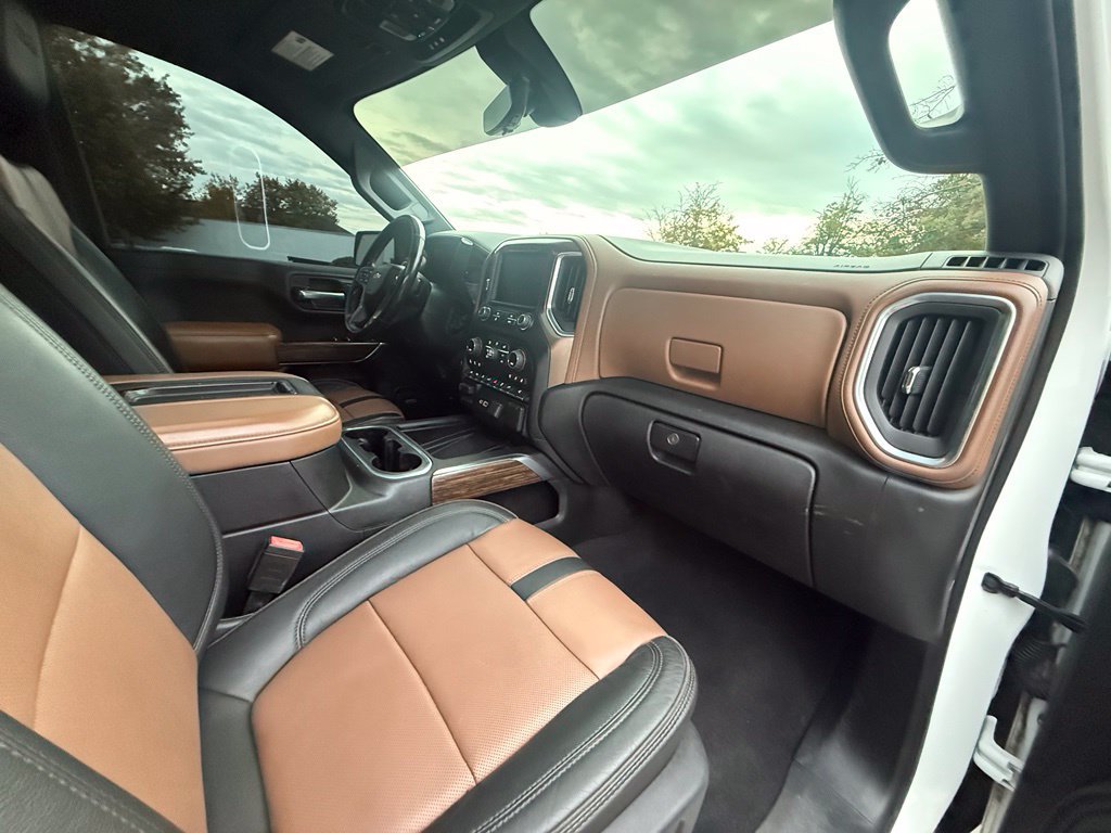 Used 2019 Chevrolet Silverado 1500 High Country w/ Technology Package AWD/4WD image 29