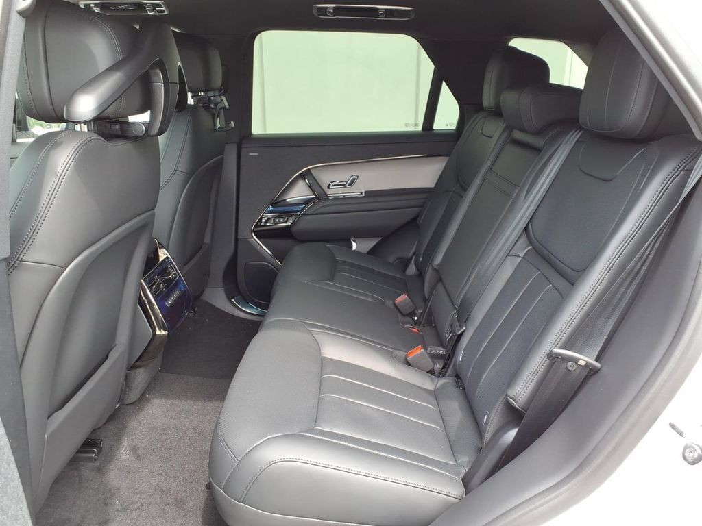 New 2026 Land Rover Range Rover Sport SE AWD/4WD image 8