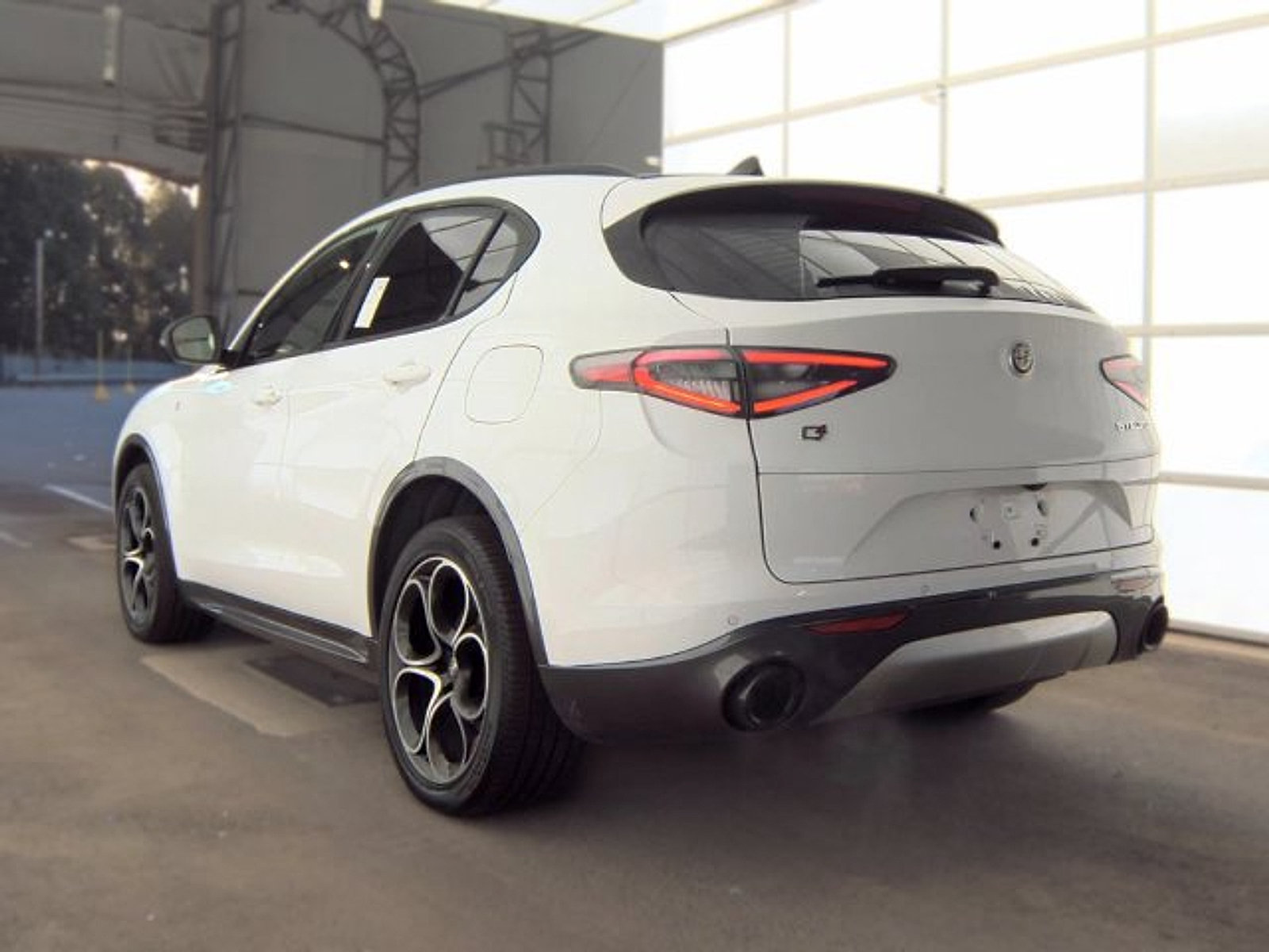 Used 2024 Alfa Romeo Stelvio Ti AWD/4WD image 3