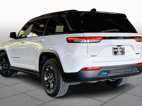 Used 2024 Jeep Grand Cherokee Trailhawk image 11