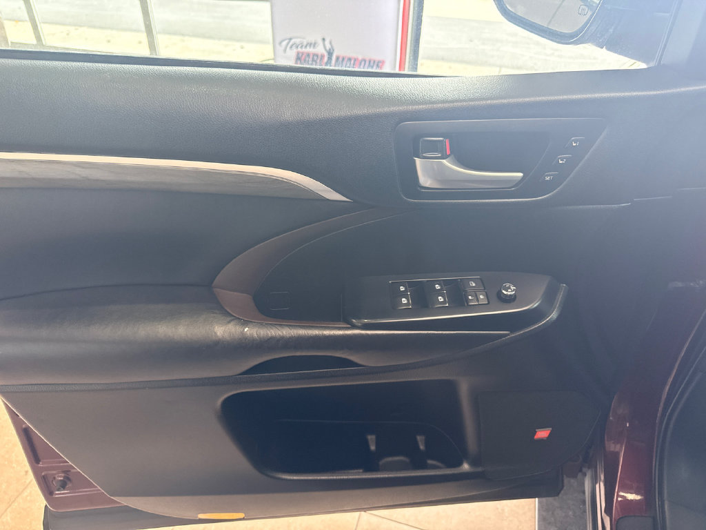 Used 2018 Toyota Highlander Limited Platinum AWD/4WD image 9