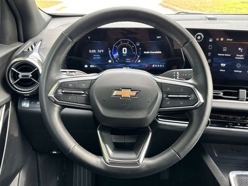 Used 2025 Chevrolet Equinox LT image 29