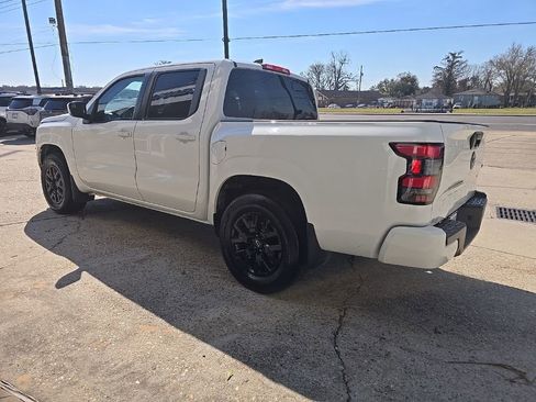 Used 2022 Nissan Frontier SV image 18