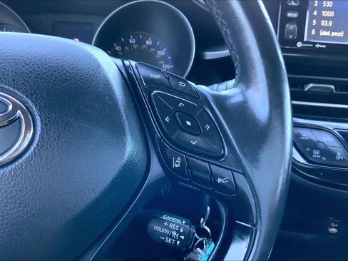 Used 2018 Toyota C-HR XLE image 23